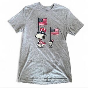 Snoopy and Friends Peanuts Small Grey Short Sleeve Fourth of July T-Shirt